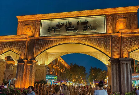 Han-Bazaar-Night-Market-in-Kashgar-Old City